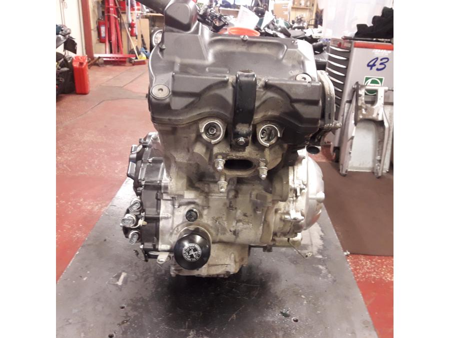 Baksidan på Motor från en Honda ADV 750 -2017 motorcykel.