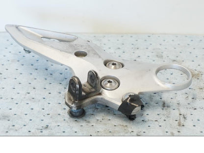 Höger sida på Fotpinnefäste från en Suzuki GSX 1300 BK -2008 motorcykel.