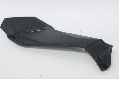 Baksidan på Bensintankskåpa från en BMW R 1250 GS -2022 motorcykel.