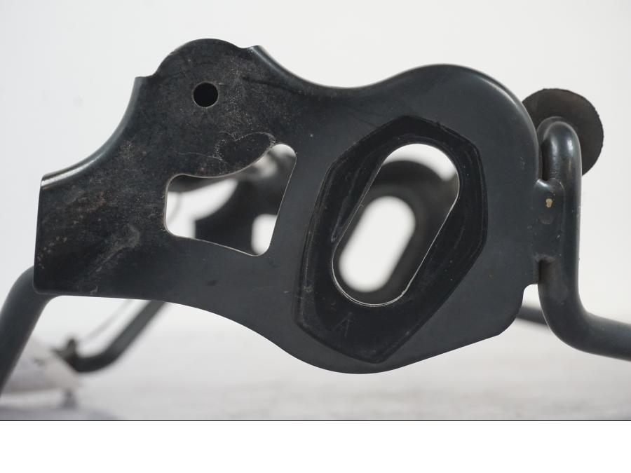 Extrabild1 på Strålkastarfäste från en Suzuki GSF 1250 -2010 motorcykel.