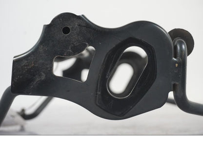 Extrabild1 på Strålkastarfäste från en Suzuki GSF 1250 -2010 motorcykel.