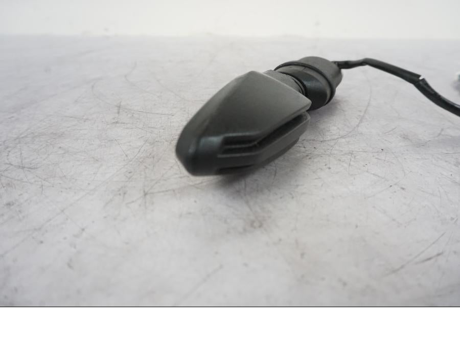 Snett uppifrån på Blinkers LED från en KTM 1290 Super Duke R -2021 motorcykel.