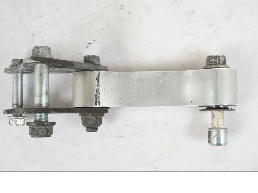 Extrabild1 på Stötdämparlänkage från en Suzuki GSX-S 1000 -2017 motorcykel.