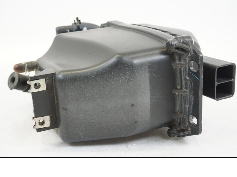 Snett nerifrån på Luftburk från en Yamaha WR 125 -2011 motorcykel.