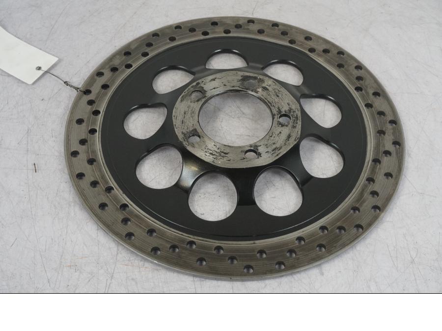 Baksidan på Bromsskiva från en Suzuki VZ 800 -2000 motorcykel.