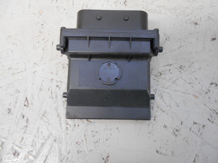 Baksidan på ESA Control Unit från en BMW R 1200 GSA -2018 motorcykel.