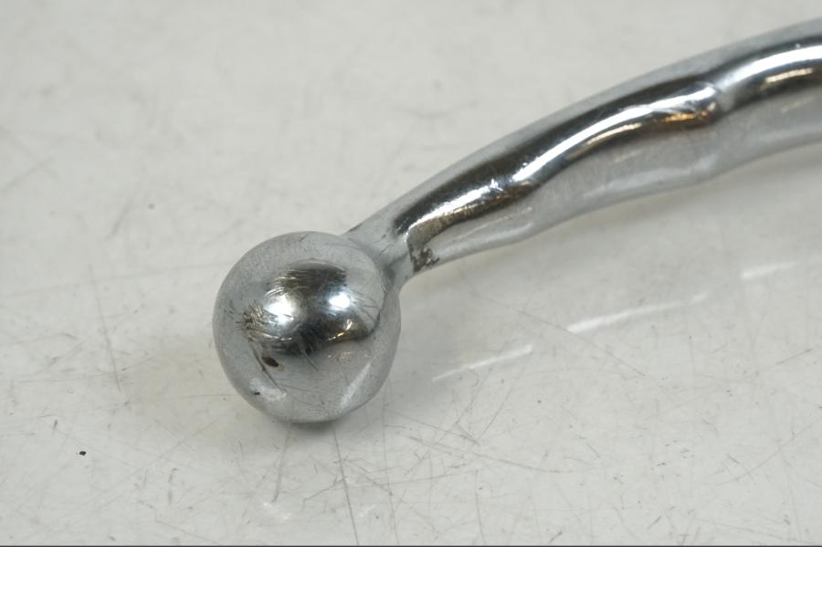 Snett nerifrån på Bromsgrepp från en Yamaha XV 1100 -1993 motorcykel.