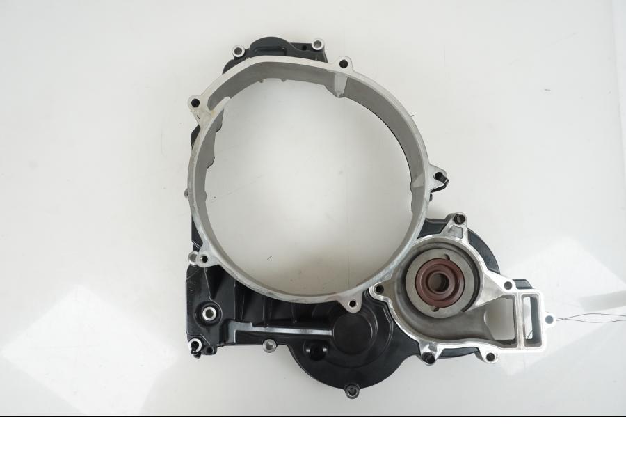 Framsidan på Kopplingskåpa från en KTM 1290 Super Duke R -2021 motorcykel.