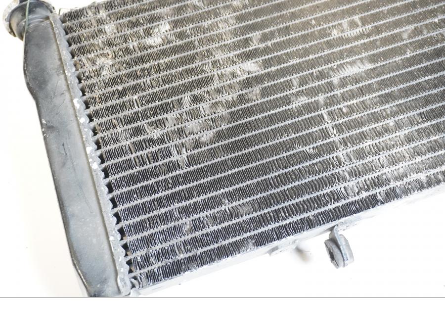 Snett uppifrån på Vattenkyl från en Honda CBR 1100 XX -1997 motorcykel.