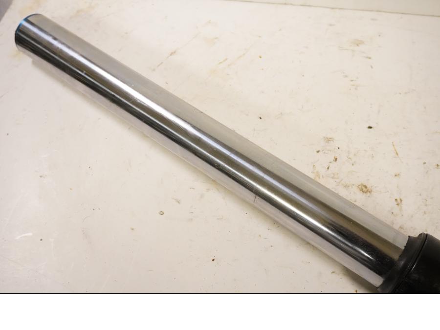 Höger sida på Gaffelben från en Kawasaki ZX-9R -1998 motorcykel.