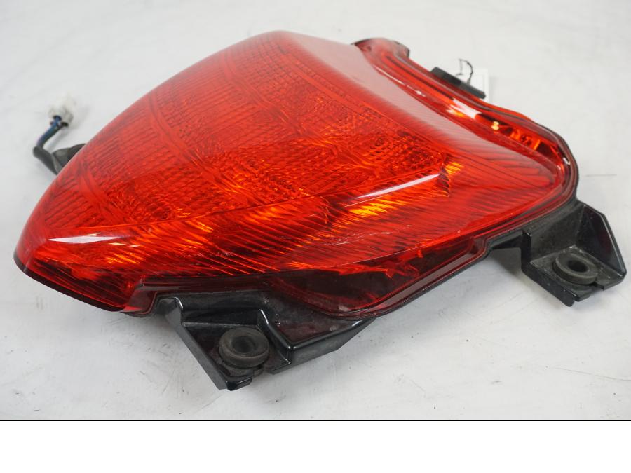 Snett nerifrån på Baklampa från en Suzuki VZR 1800 -2009 motorcykel.