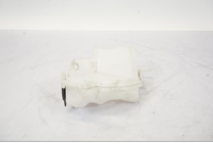 Snett uppifrån på Vattenexpansionskärl från en BMW R 1250 GS -2019 motorcykel.