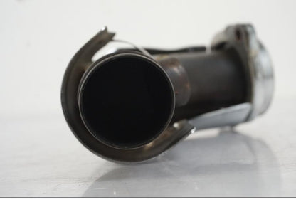 Snett nerifrån på Grenrör från en Suzuki VZR 1800 -2009 motorcykel.