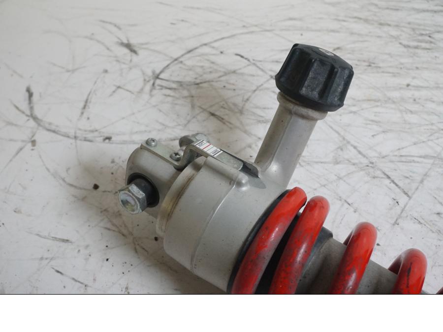 Vänster sida på Stötdämpare från en Yamaha XT 1200 Z -2011 motorcykel.