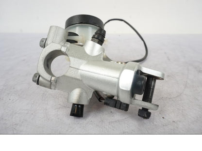 Baksidan på Bromshuvudcylinder från en KTM 990 Super Duke -2006 motorcykel.