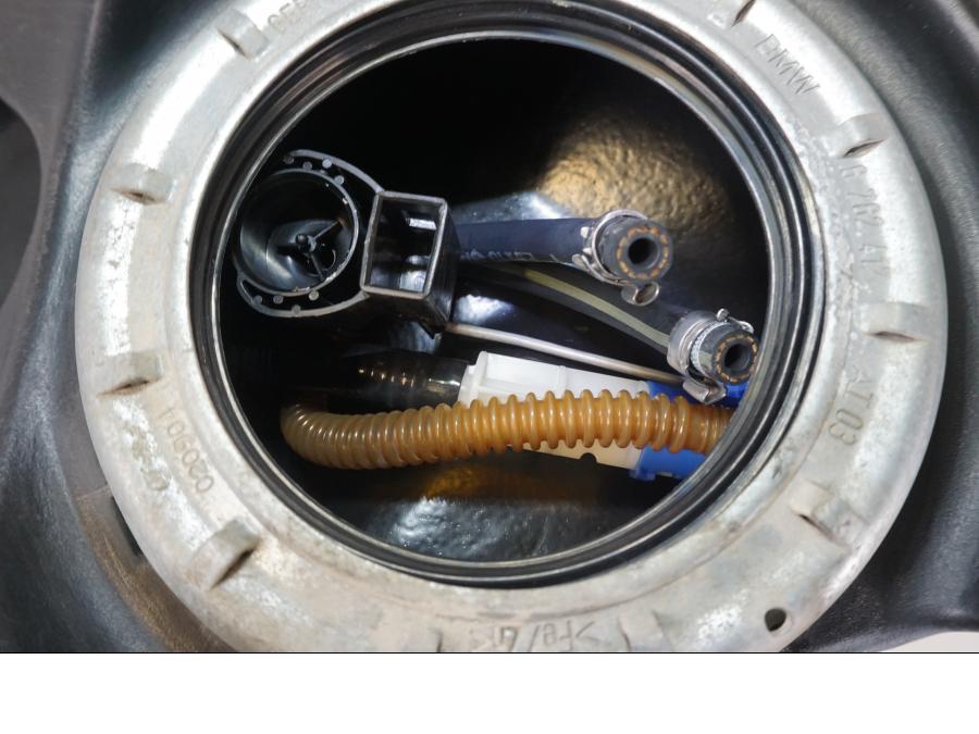 Vänster sida på Bensintank från en BMW R 1200 GS -2005 motorcykel.