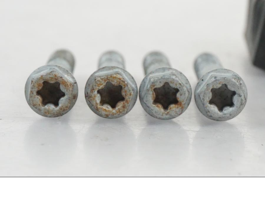 Baksidan på Gaffelbensskydd från en Husqvarna 701 SUPERMOTO ABS -2016 motorcykel.