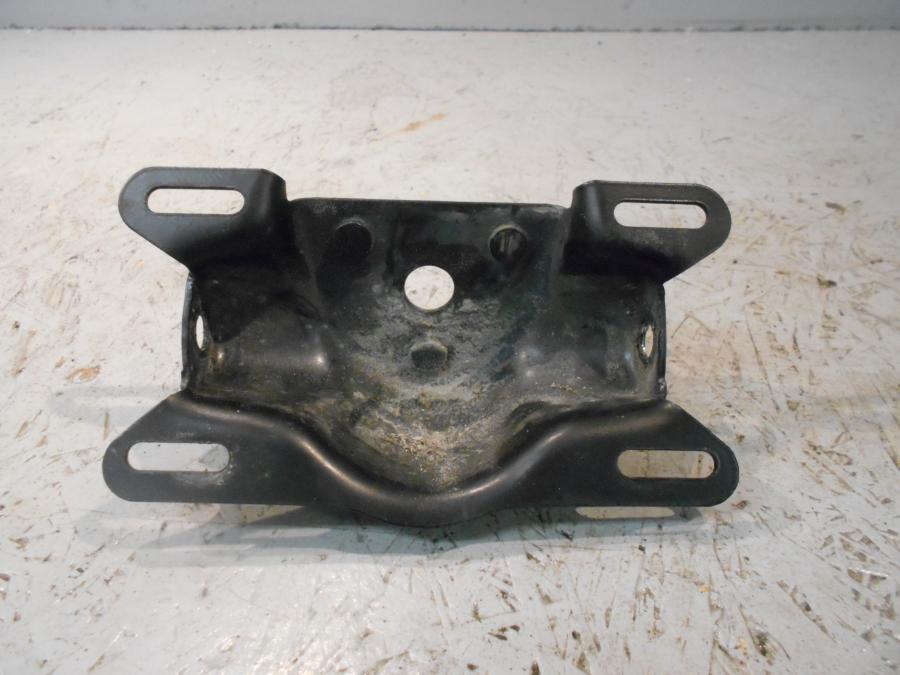 Framsidan på Skylthållare från en Triumph Speedmaster -2010 motorcykel.