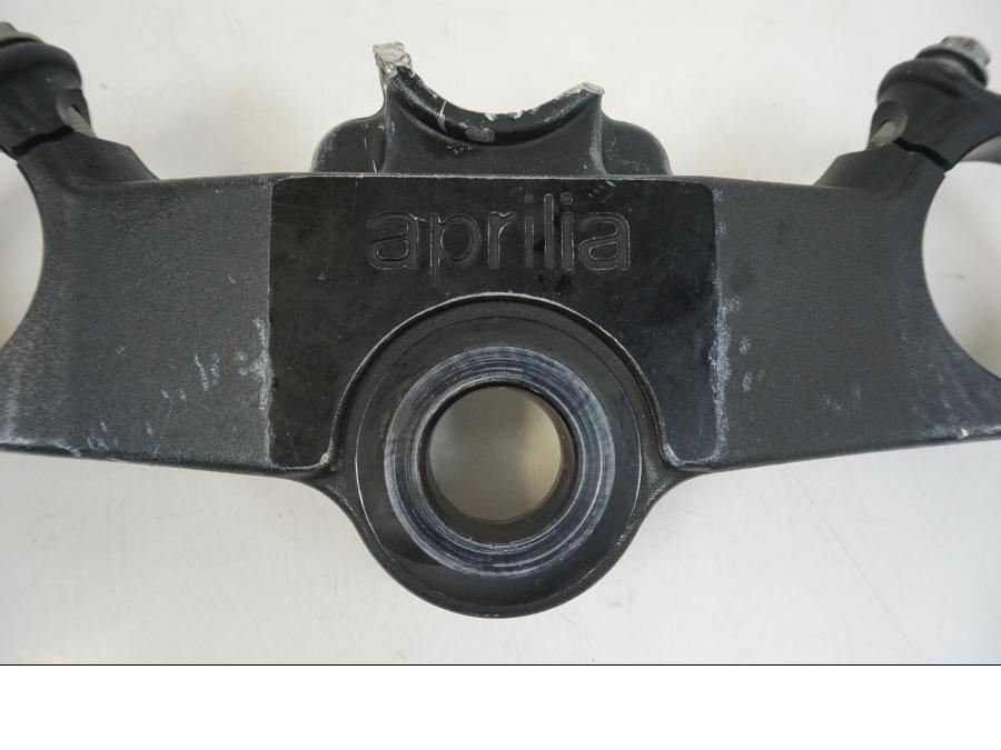 Baksidan på Gaffelkrona från en Aprilia RS 250 -1998 motorcykel.