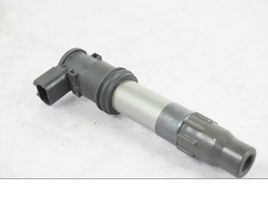 Framsidan på Tändspole från en Suzuki GSX-S 1000 -2017 motorcykel.