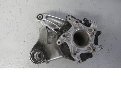 Vänster sida på <p>!OBS LÄS ALL TEXT!</p>

<p>Slutväxel från BMW R 1200 GS 2009.</p>

<p>Adventure. Defekt invändigt, ej användbar. Se bilder</p> motorcykel.