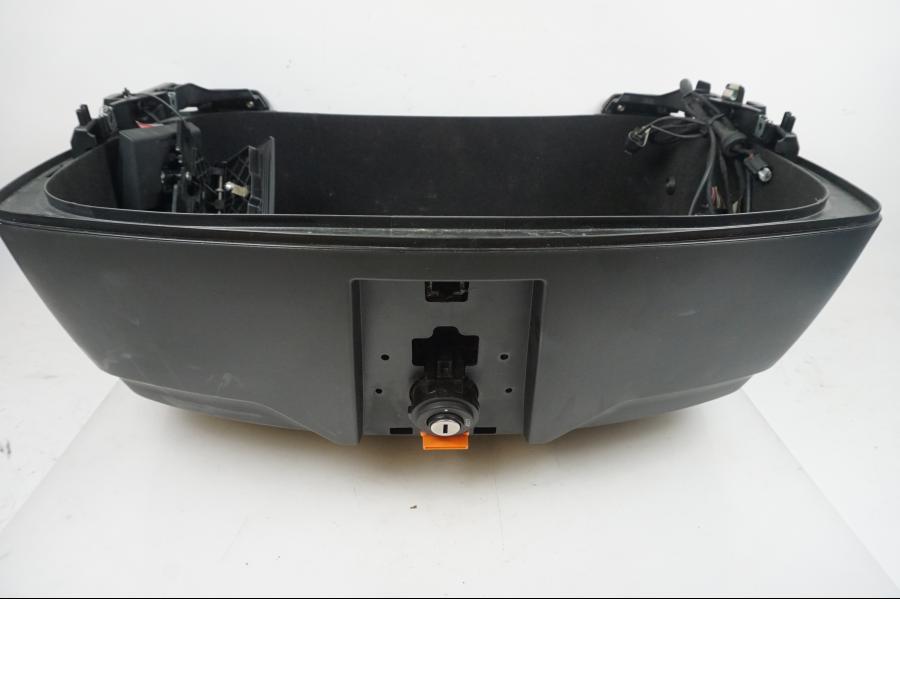 Framsidan på Topbox från en BMW R 1250 RT -2024 motorcykel.