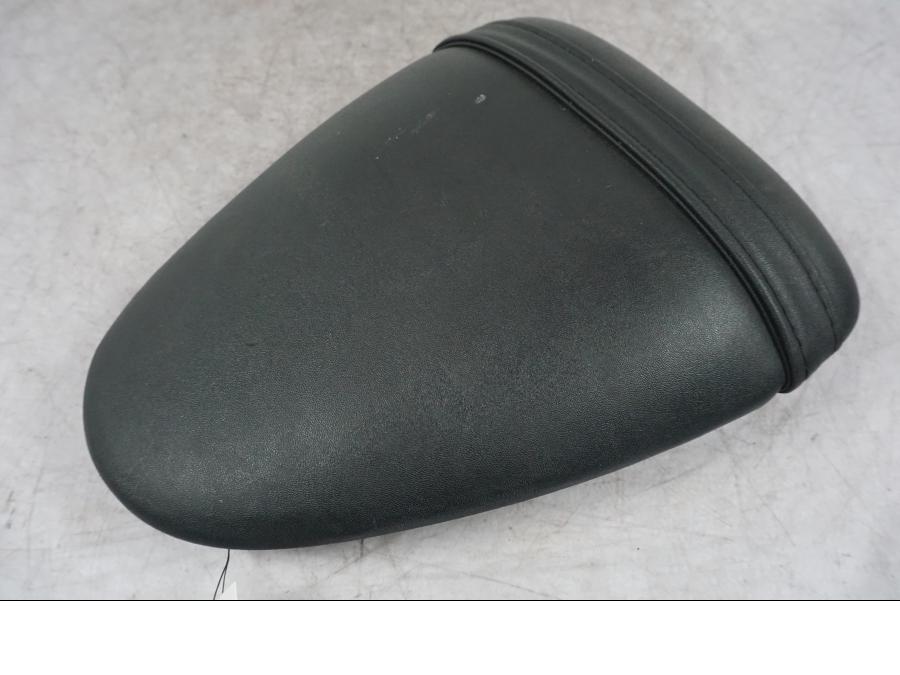 Framsidan på Sadel från en Buell 1125 R -2008 motorcykel.