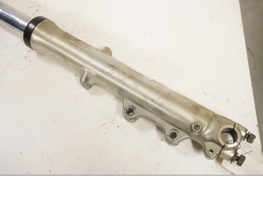 Baksidan på Gaffelben från en Suzuki GS 850 G -1982 motorcykel.