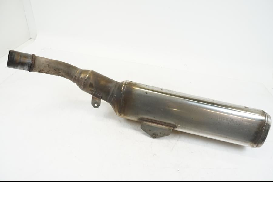 Snett uppifrån på Ljuddämpare från en Honda ST 1300 -2002 motorcykel.