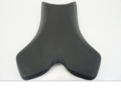 Höger sida på Sadel från en Yamaha YZF 1000 R1 -2004 motorcykel.