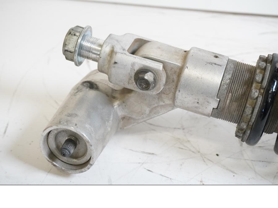 Baksidan på Stötdämpare från en Suzuki GSX-R 750 -1997 motorcykel.