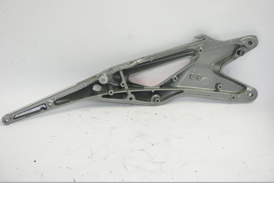 Baksidan på Bakram från en KTM 790 Duke -2018 motorcykel.