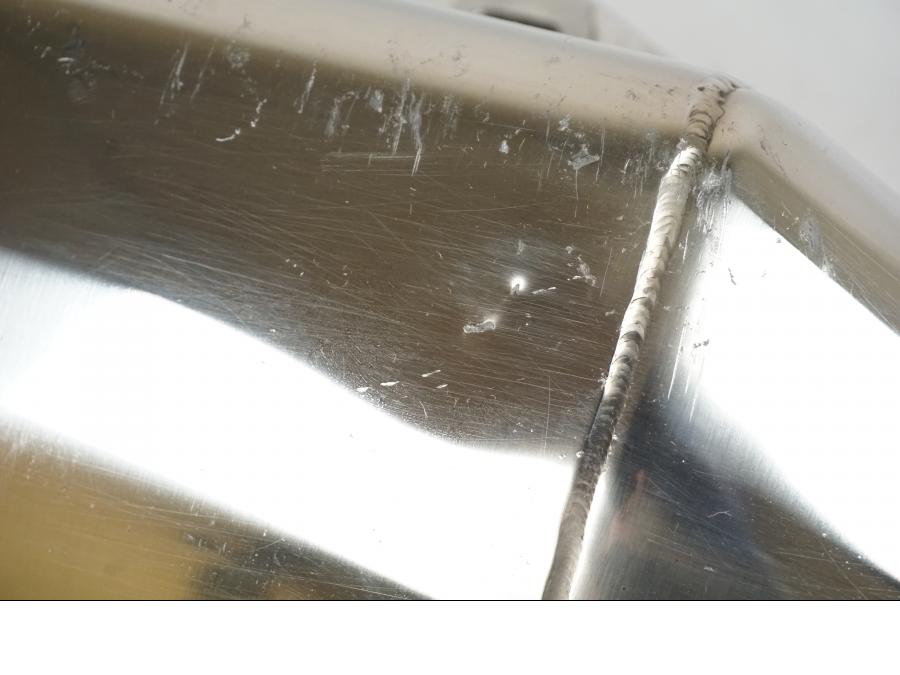 Höger sida på Ljuddämpare från en Triumph Sprint GT -2011 motorcykel.