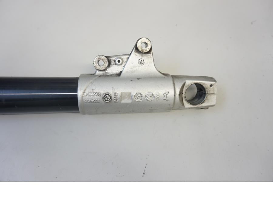 Höger sida på Gaffelben från en BMW R 1200 GSA -2011 motorcykel.