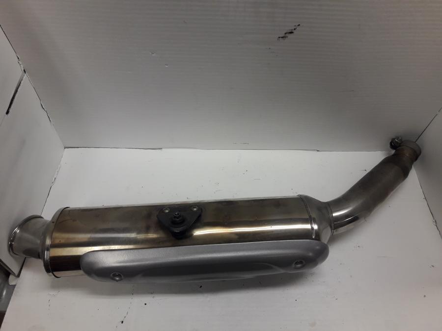 Baksidan på Ljuddämpare från en Triumph Tiger -1999 motorcykel.