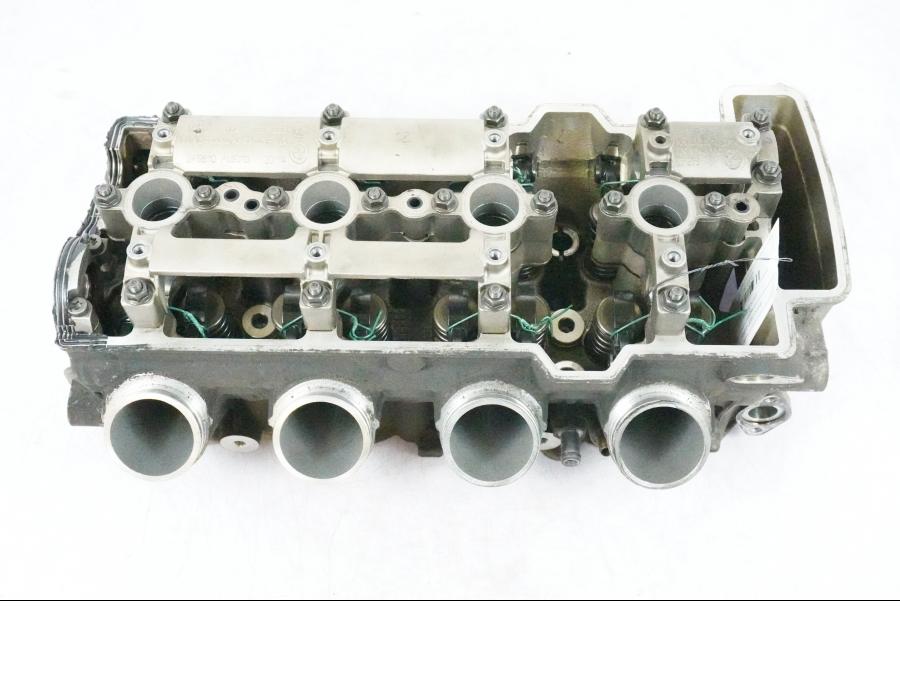 Framsidan på Topplock från en BMW K 1200 S -2005 motorcykel.