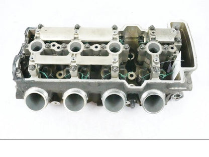 Framsidan på Topplock från en BMW K 1200 S -2005 motorcykel.