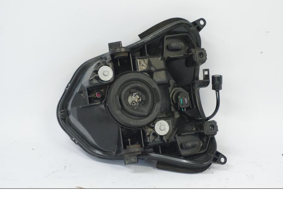 Snett uppifrån på Strålkastare från en Honda CB 500 X -2015 motorcykel.