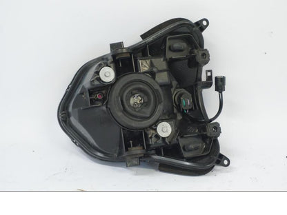 Snett uppifrån på Strålkastare från en Honda CB 500 X -2015 motorcykel.