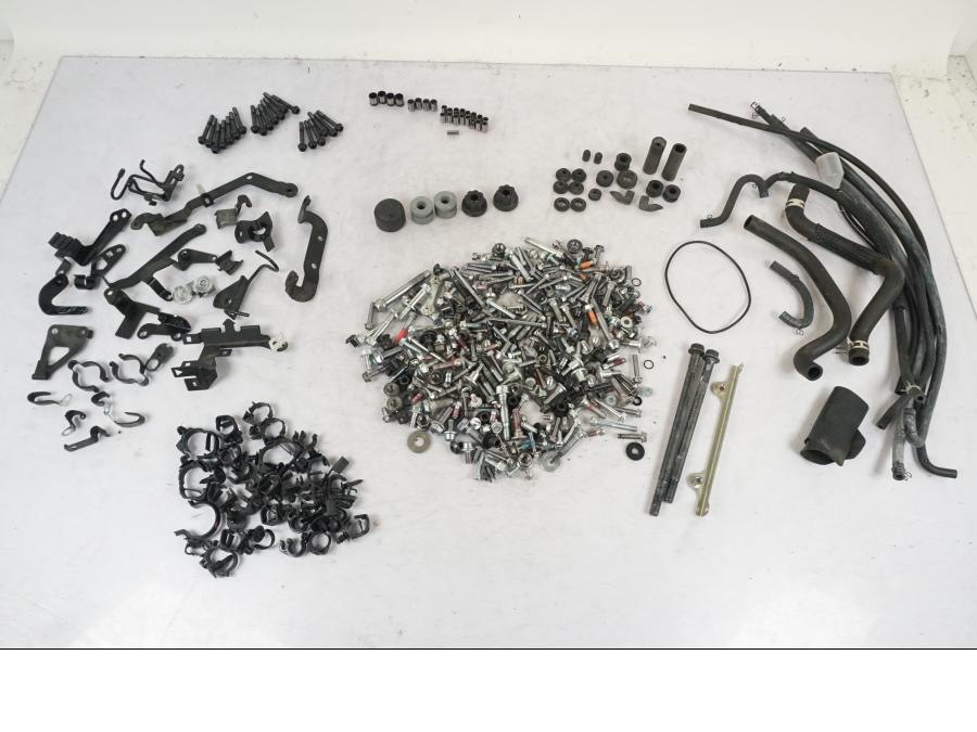 Framsidan på Skruv / Mutter etc från en Kawasaki Z 900 -2019 motorcykel.