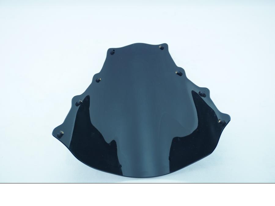 Höger sida på Vindruta från en Aprilia RSV 1000 -2004 motorcykel.