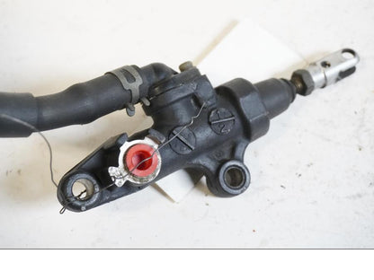 Vänster sida på Bromshuvudcylinder från en Yamaha YZF R6 -2000 motorcykel.