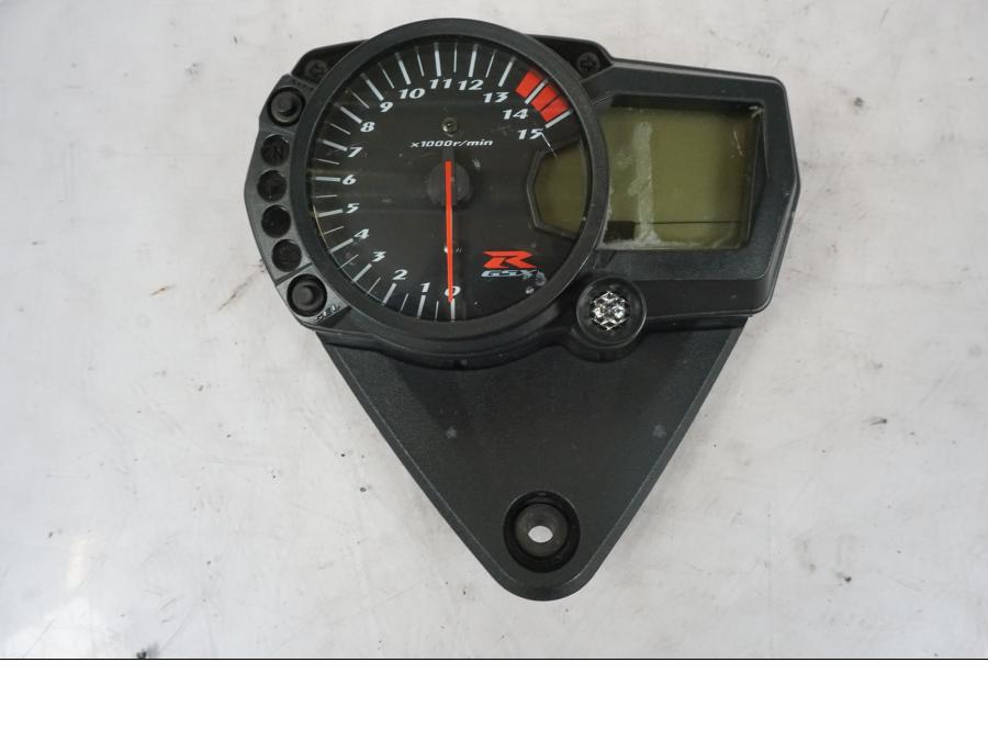 Baksidan på Instrumentpanel från en Suzuki GSX-R 1000 -2005 motorcykel.