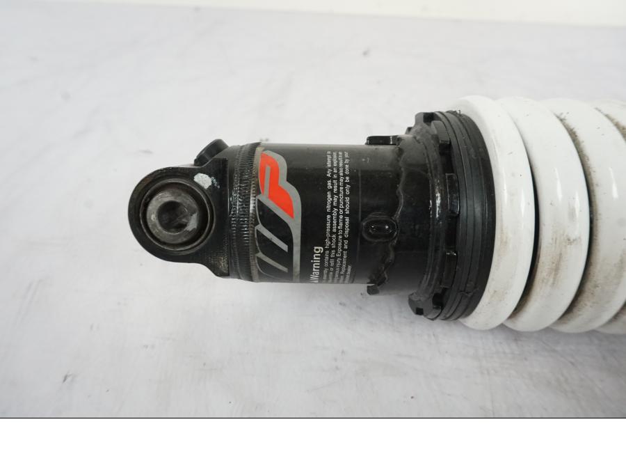 Höger sida på Stötdämpare från en KTM 125 Duke -2017 motorcykel.