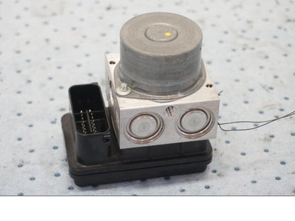 Baksidan på ABS Modulator från en Kawasaki Z 650 ABS -2020 motorcykel.