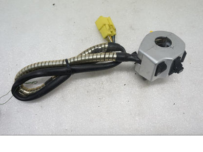 Höger sida på Styrelreglage från en Suzuki VL 800 -2004 motorcykel.