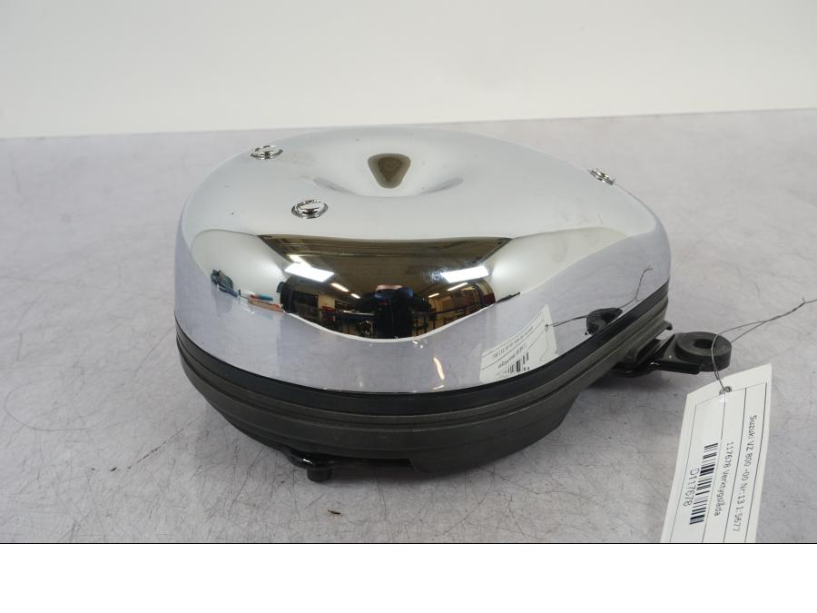 Höger sida på Verktygslåda från en Suzuki VZ 800 -2000 motorcykel.