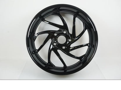 Framsidan på Fälg från en BMW K 1300 R -2014 motorcykel.