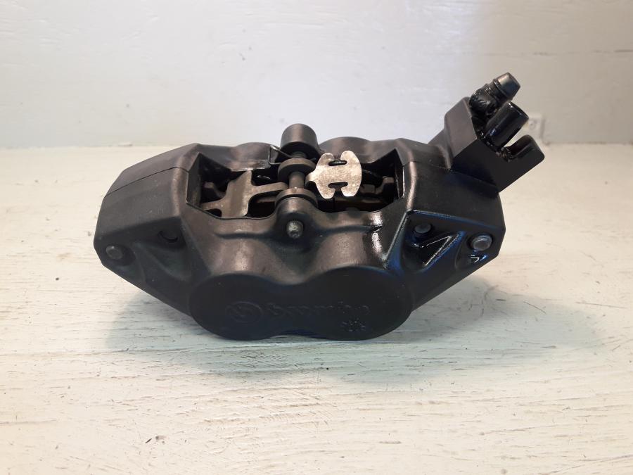 Baksidan på Bromsok från en BMW K 1200 S -2008 motorcykel.