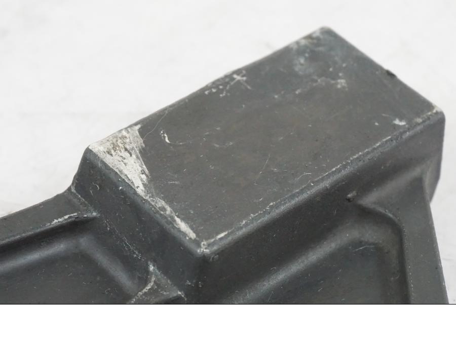 Snett uppifrån på Bromsoksfäste från en Kawasaki ER-6N -2016 motorcykel.